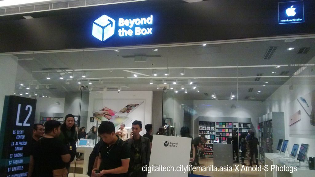  photo 11-9-2015-Iphone6S-Philippine-Release-at-Beyond-The-Box-Century-Mall-Makati-WP_20151106_031_zpssazebrnw.jpg