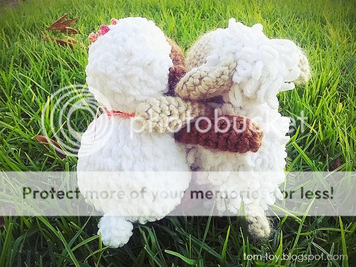 Crochet sheep couple
